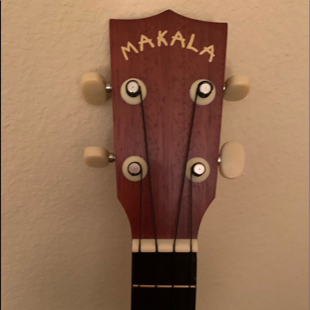 Ukelele- Makaha MK-Concert-Like New-Case-Great gift for a ukelele beginner - Picture 2 of 13